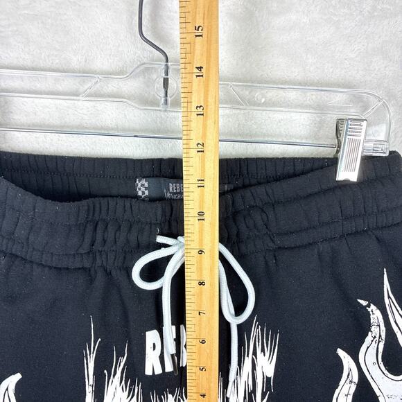 Rebel Vengeance Sweat Shorts Men M Black Skull MMA Jiu-Jitsu Distressed Metal - Picture 4 of 7